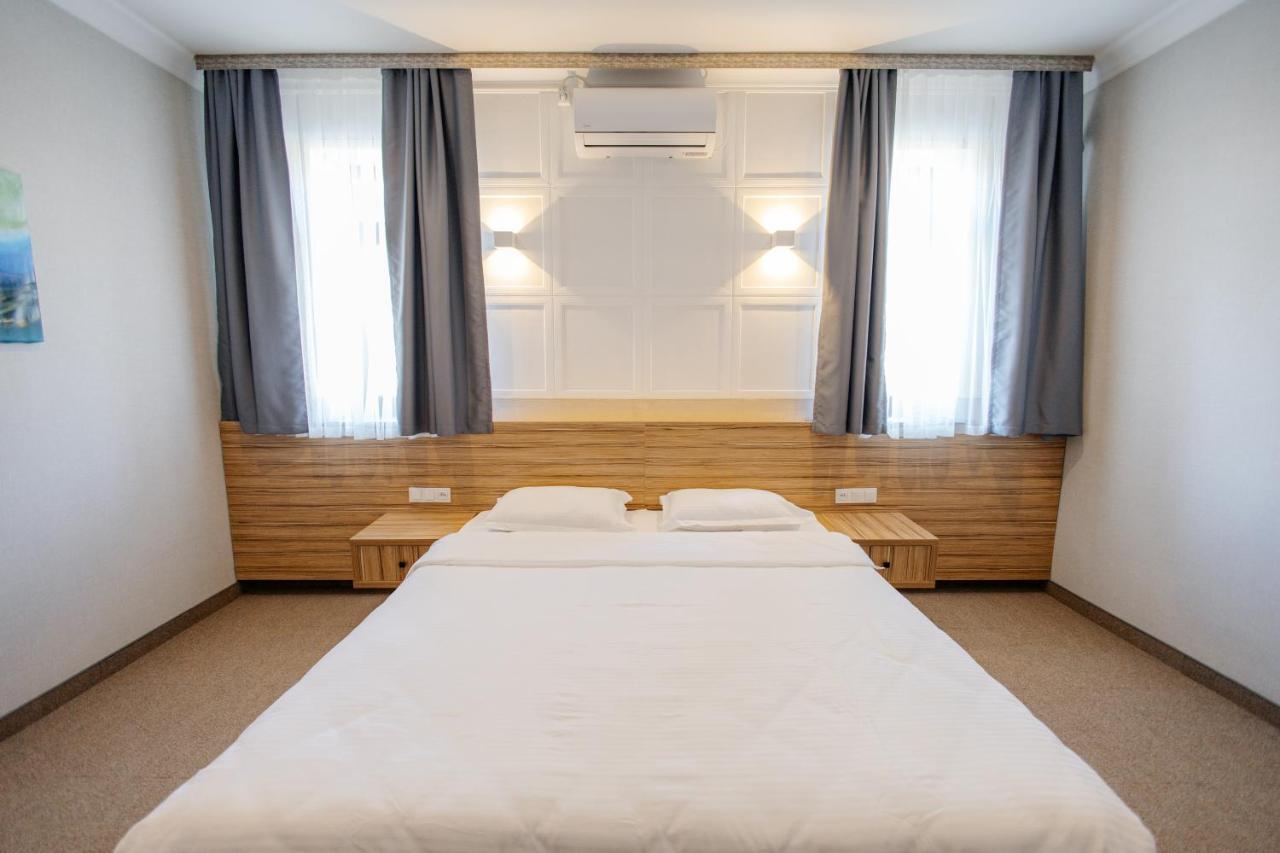 281 Hotel Bisjkek Buitenkant foto