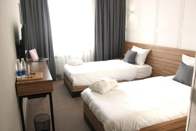 281 Hotel Bisjkek Buitenkant foto